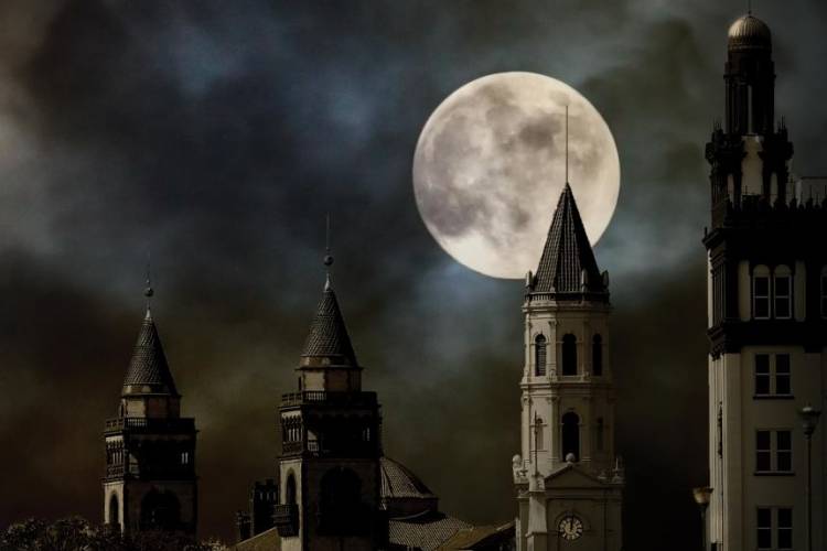 Photo courtesy of https://www.floridashistoriccoast.com/blog/ghost-tours-and-spooky-haunts-st-augustine/